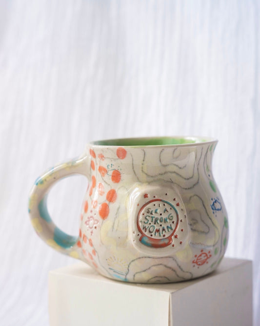 I see a strong woman/ The future is bright(back)