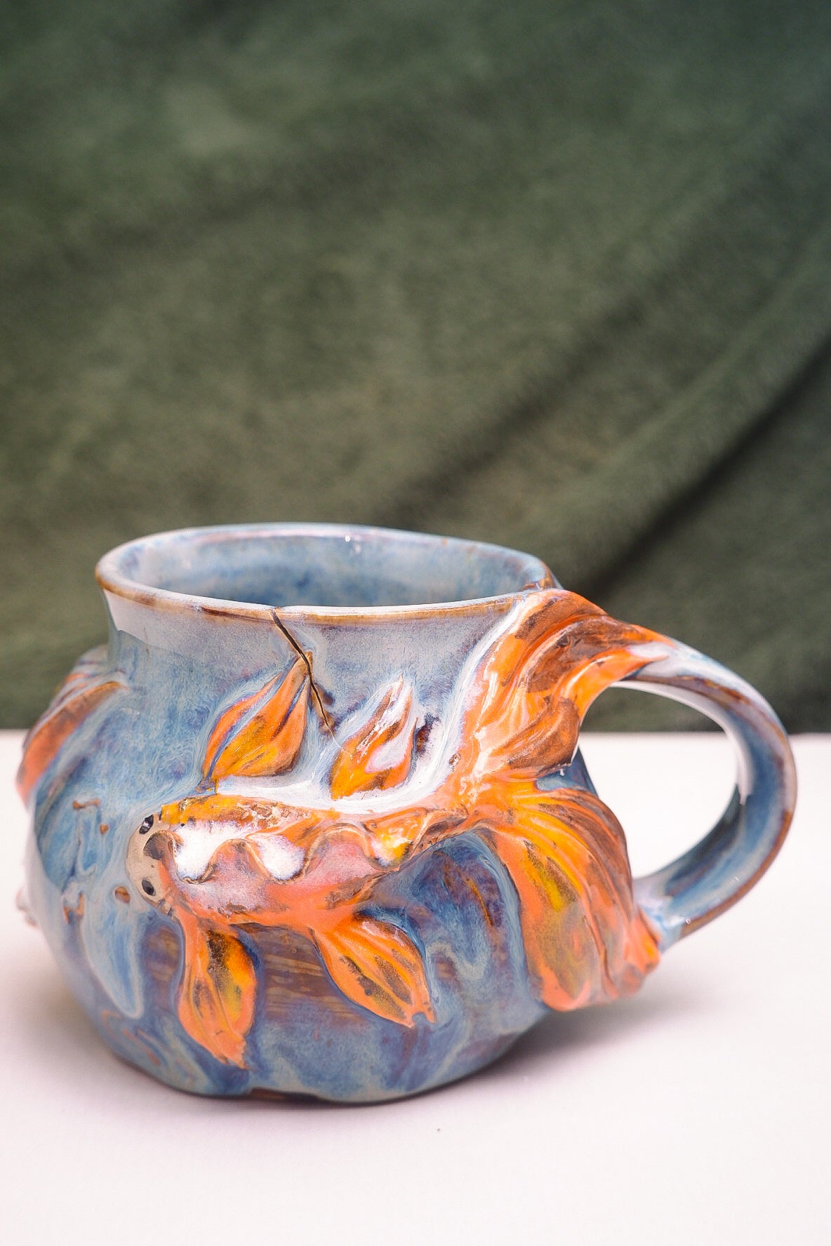 KOI mug discounted (cracked but usable. see photos)